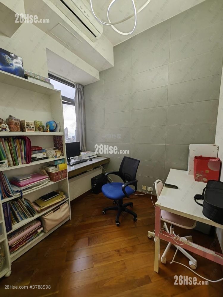 Ultima Sell 1,247 ft²