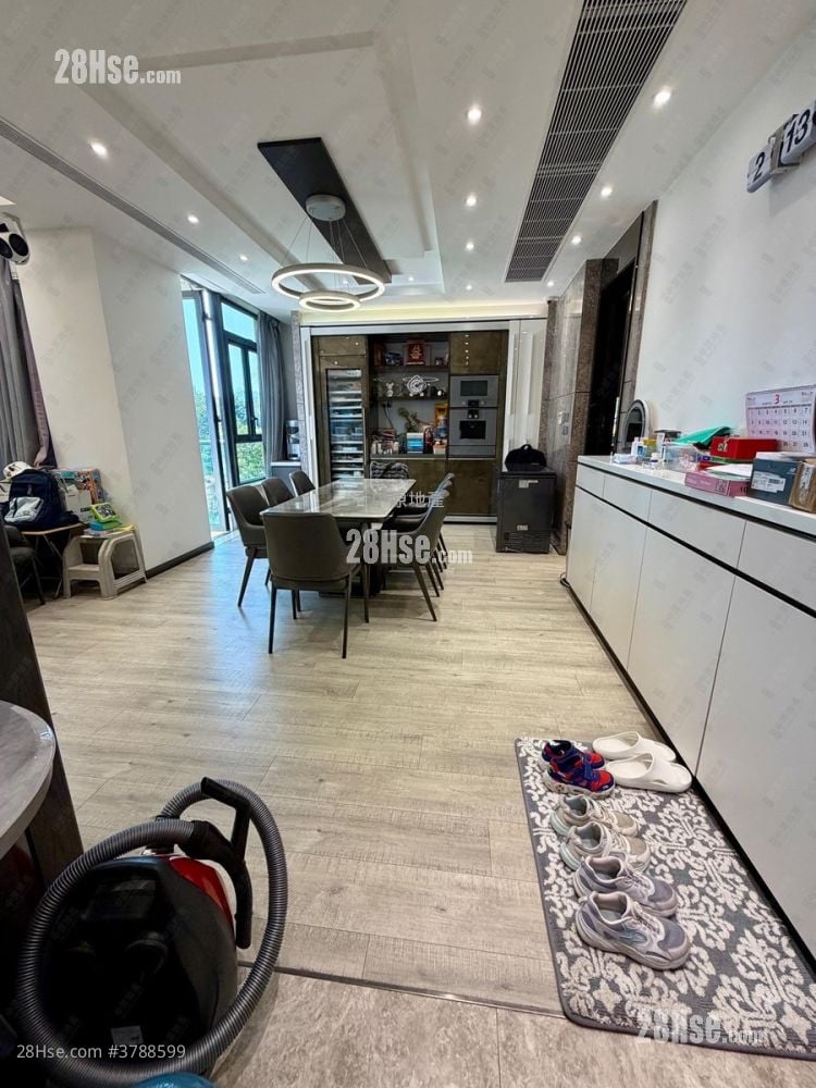 Ultima Sell 2,019 ft²