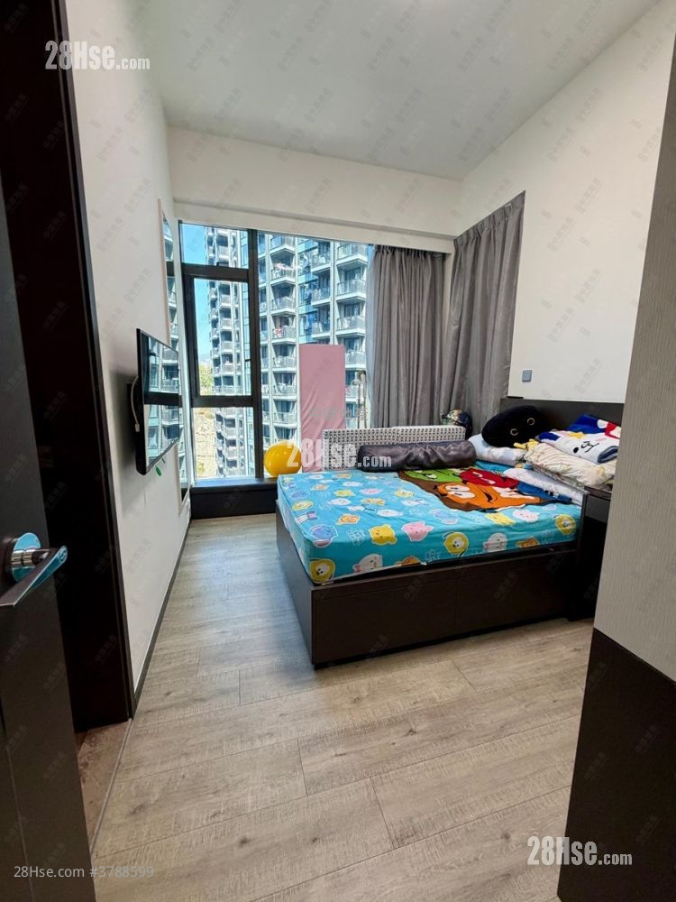 Ultima Sell 2,019 ft²