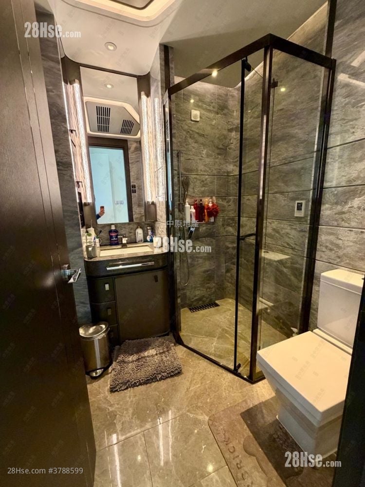 Ultima Sell 2,019 ft²