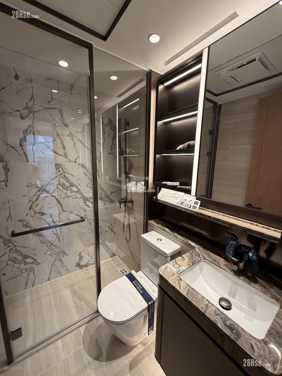 Topside Residence Rental 3 Bedrooms , 1 Bathroom 545 ft²