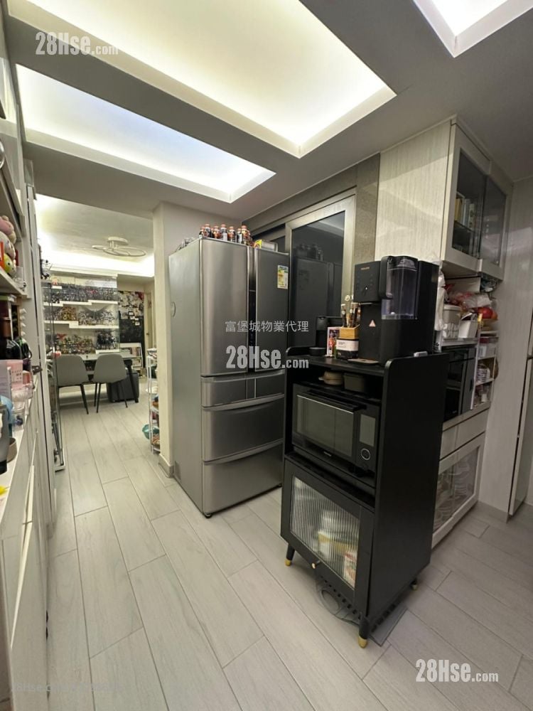 Hong Lam Court Sell 3 Bedrooms , 1 Bathroom 554 ft²