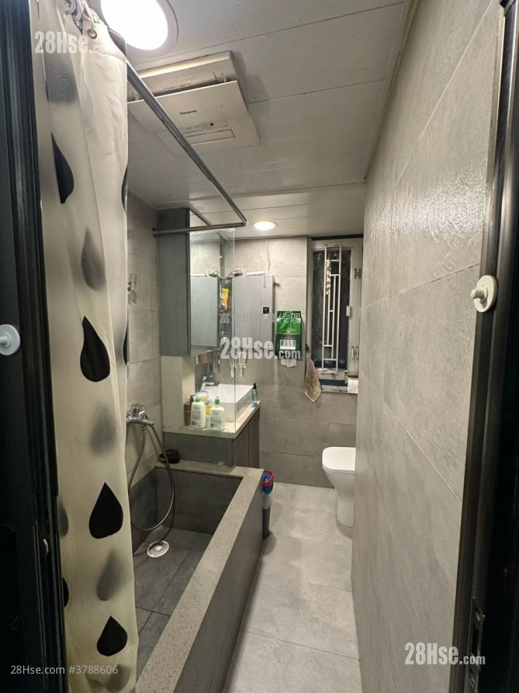 Hong Lam Court Sell 3 Bedrooms , 1 Bathroom 554 ft²