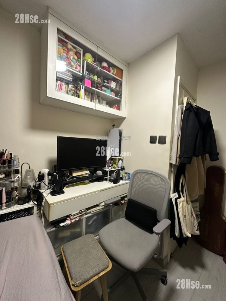 Hong Lam Court Sell 3 Bedrooms , 1 Bathroom 554 ft²