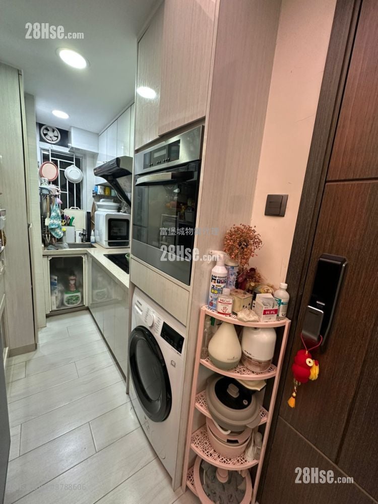 Hong Lam Court Sell 3 Bedrooms , 1 Bathroom 554 ft²