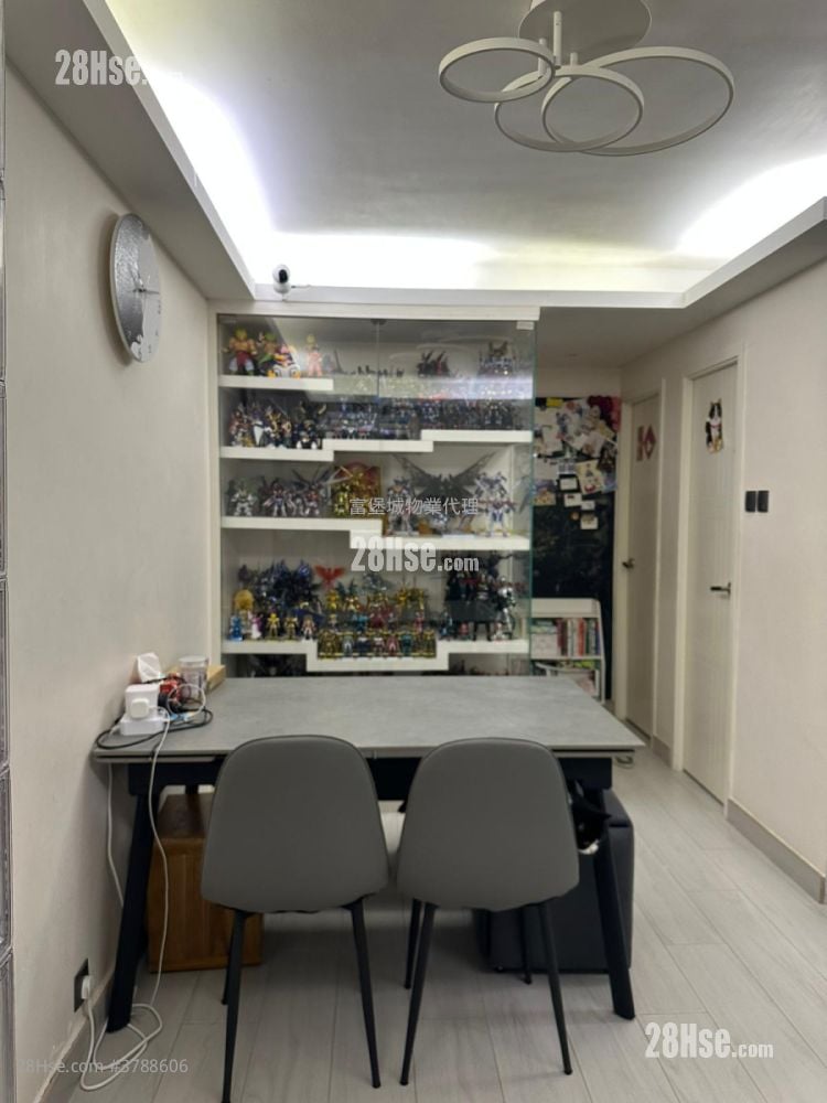 Hong Lam Court Sell 3 Bedrooms , 1 Bathroom 554 ft²