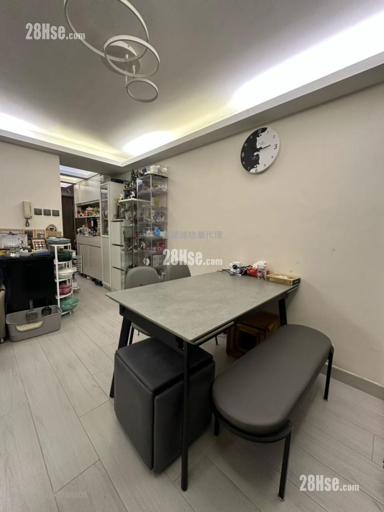 Hong Lam Court Sell 3 Bedrooms , 1 Bathroom 554 ft²