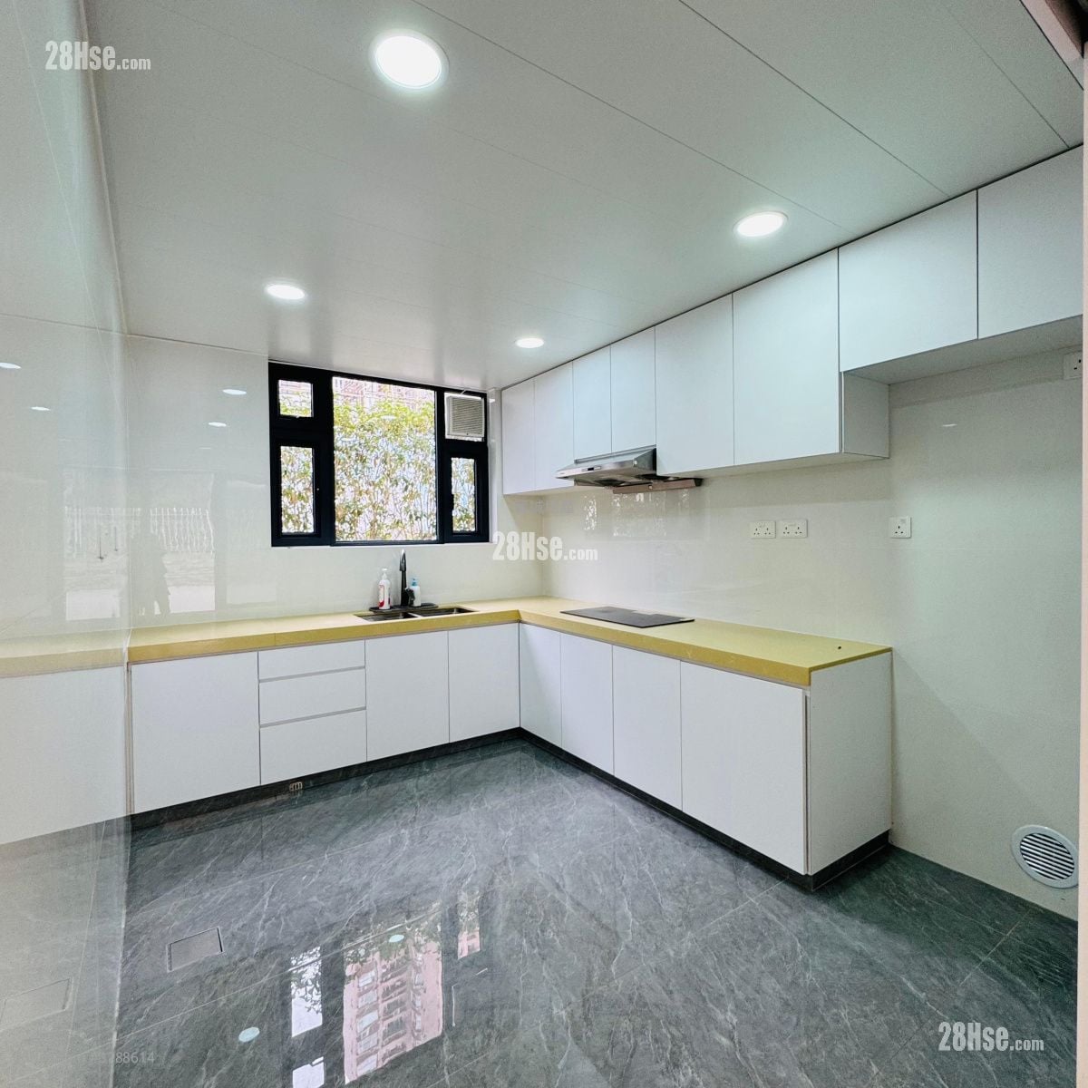 蒙地卡罗别墅 售盘 5+ 房 , 4 浴室 2,044 平方尺