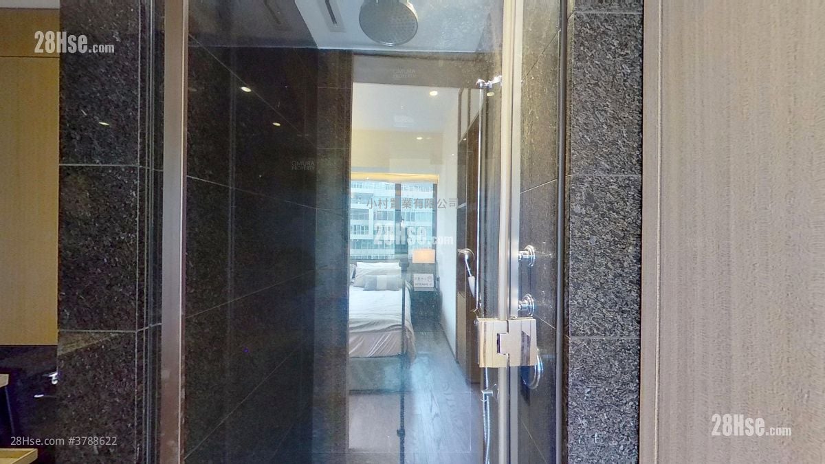 bathroom: Eight Kwai Fong Happy Valley Rental 1 Bedroom , 1 Bathroom 402 ft²