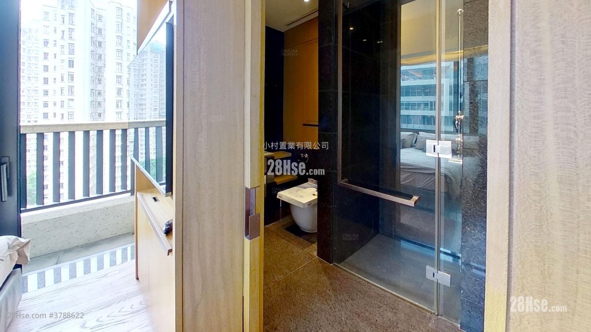 bathroom: Eight Kwai Fong Happy Valley Rental 1 Bedroom , 1 Bathroom 402 ft²