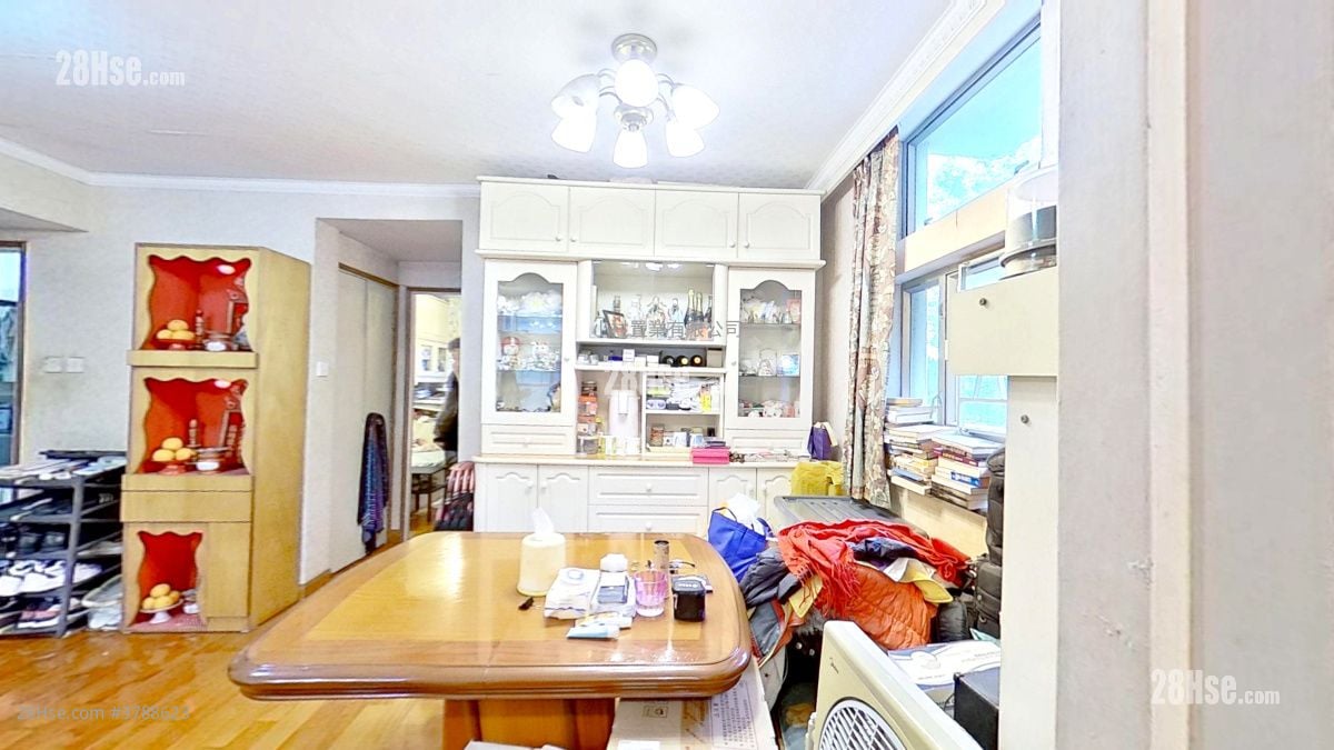 厅: 嘉强苑 售盘 3 房 , 1 浴室 645 平方尺