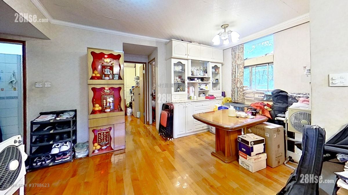 厅: 嘉强苑 售盘 3 房 , 1 浴室 645 平方尺