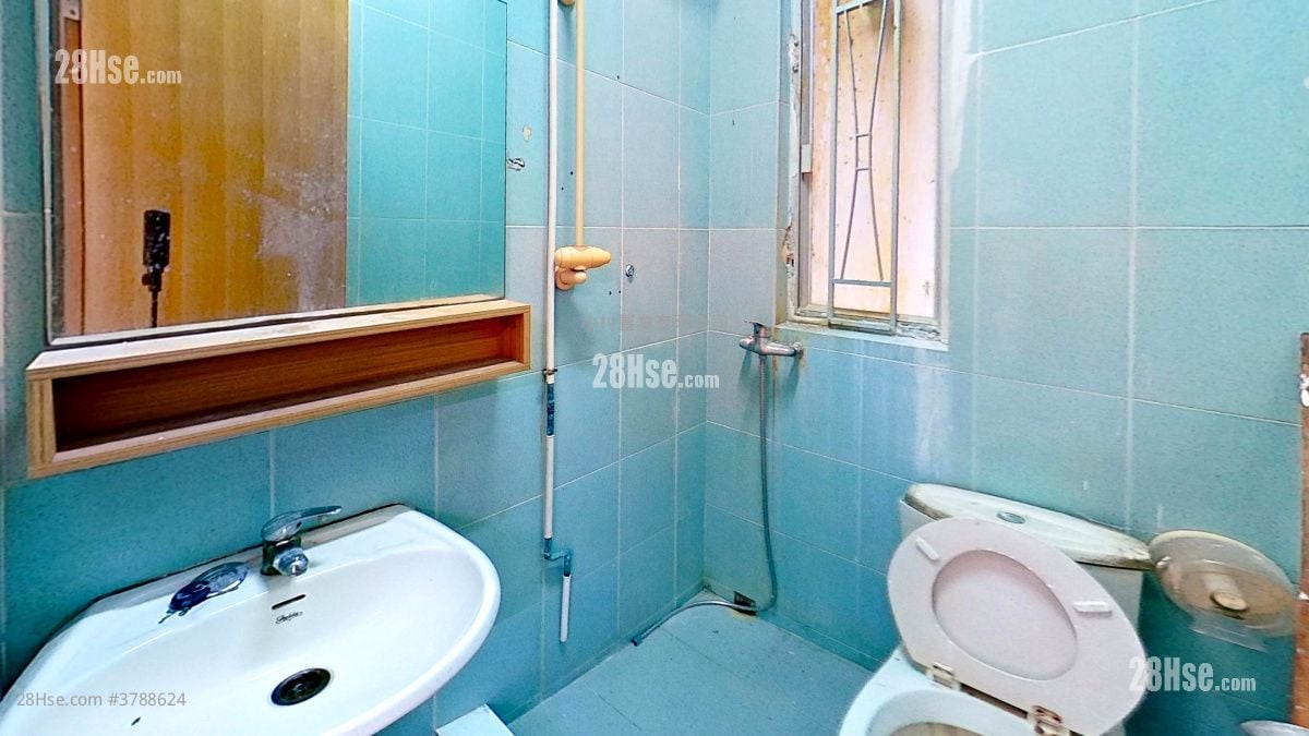 浴室: 富裕大厦 售盘 2 房 , 1 浴室 357 平方尺