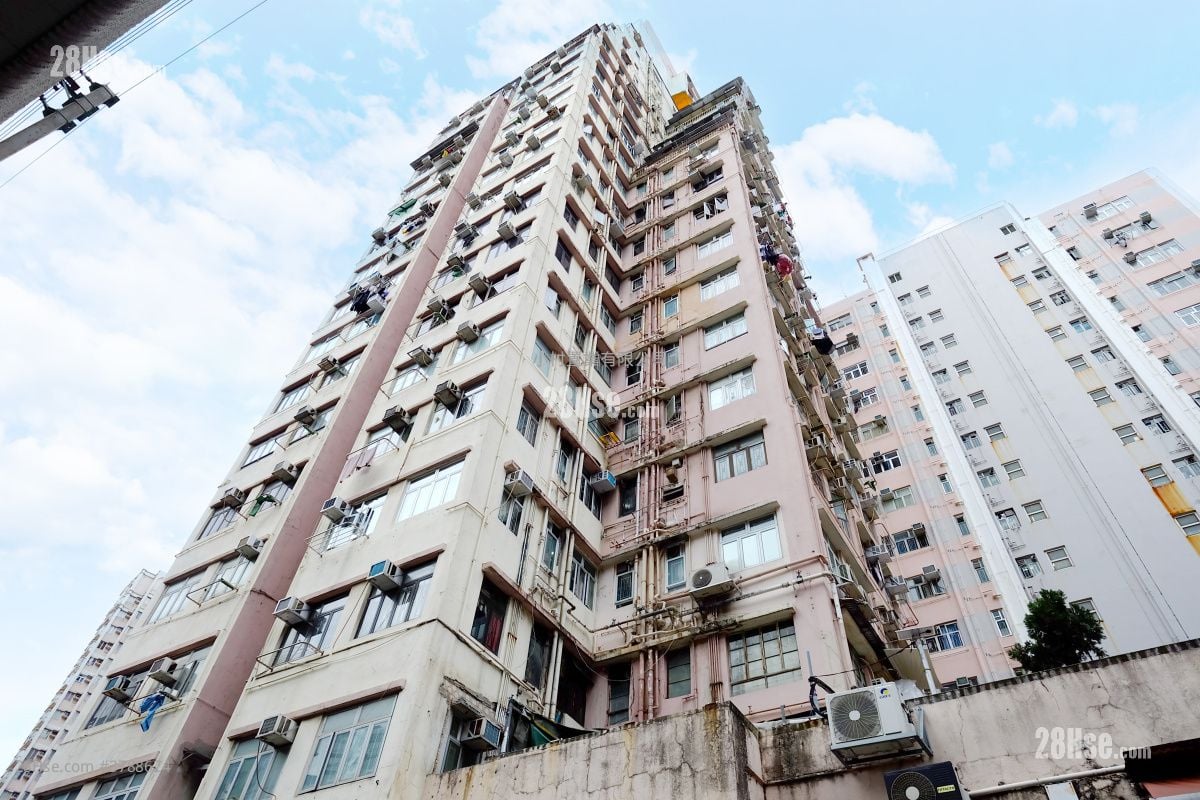 大厦外观: 富裕大厦 售盘 2 房 , 1 浴室 357 平方尺