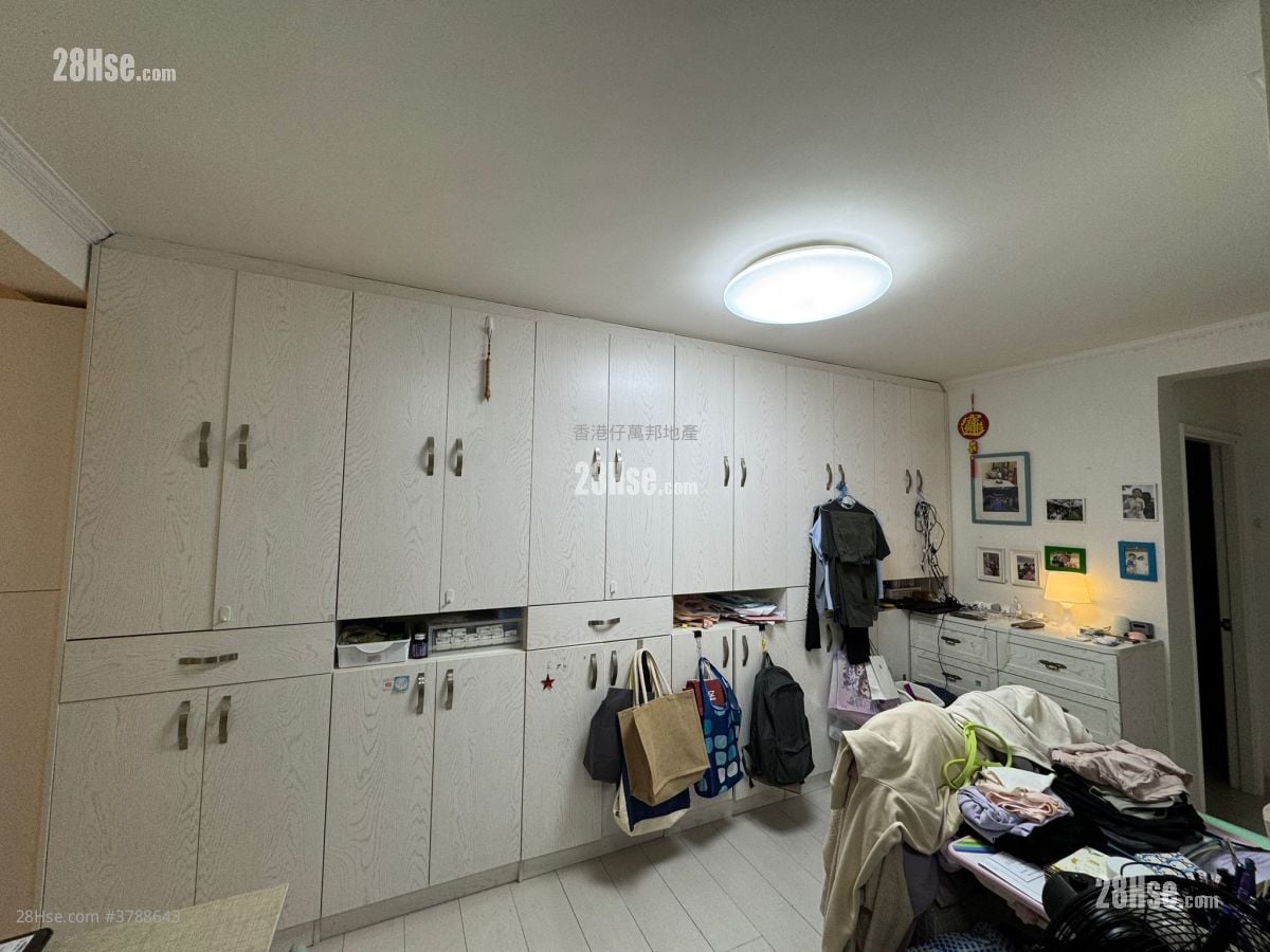 Ka Lung Court Sell 3 Bedrooms 554 ft²