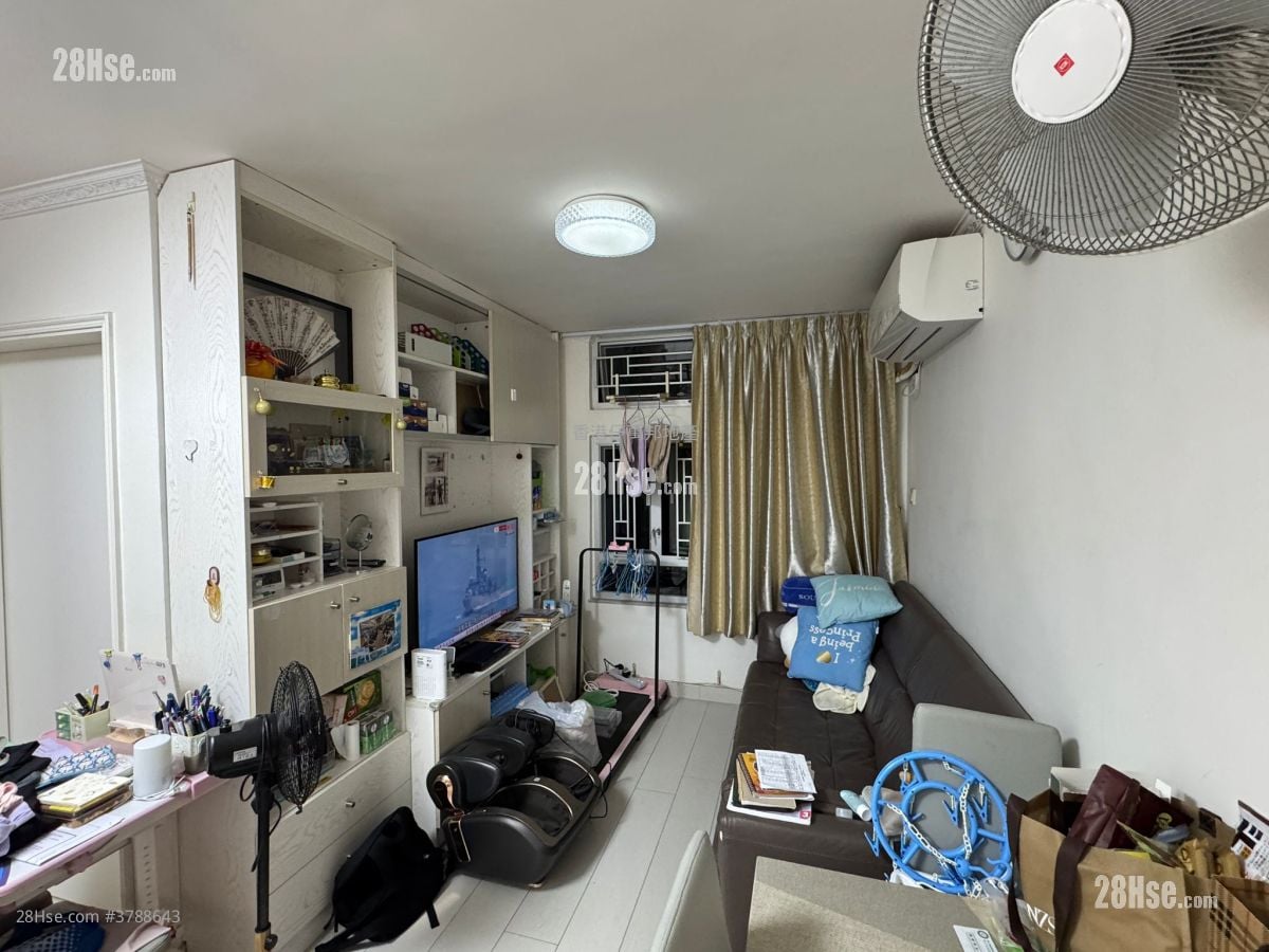 Ka Lung Court Sell 3 Bedrooms 554 ft²