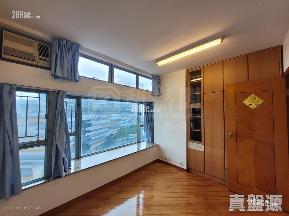 Tung Chung Crescent Sell 3 Bedrooms , 2 Bathrooms 772 ft²