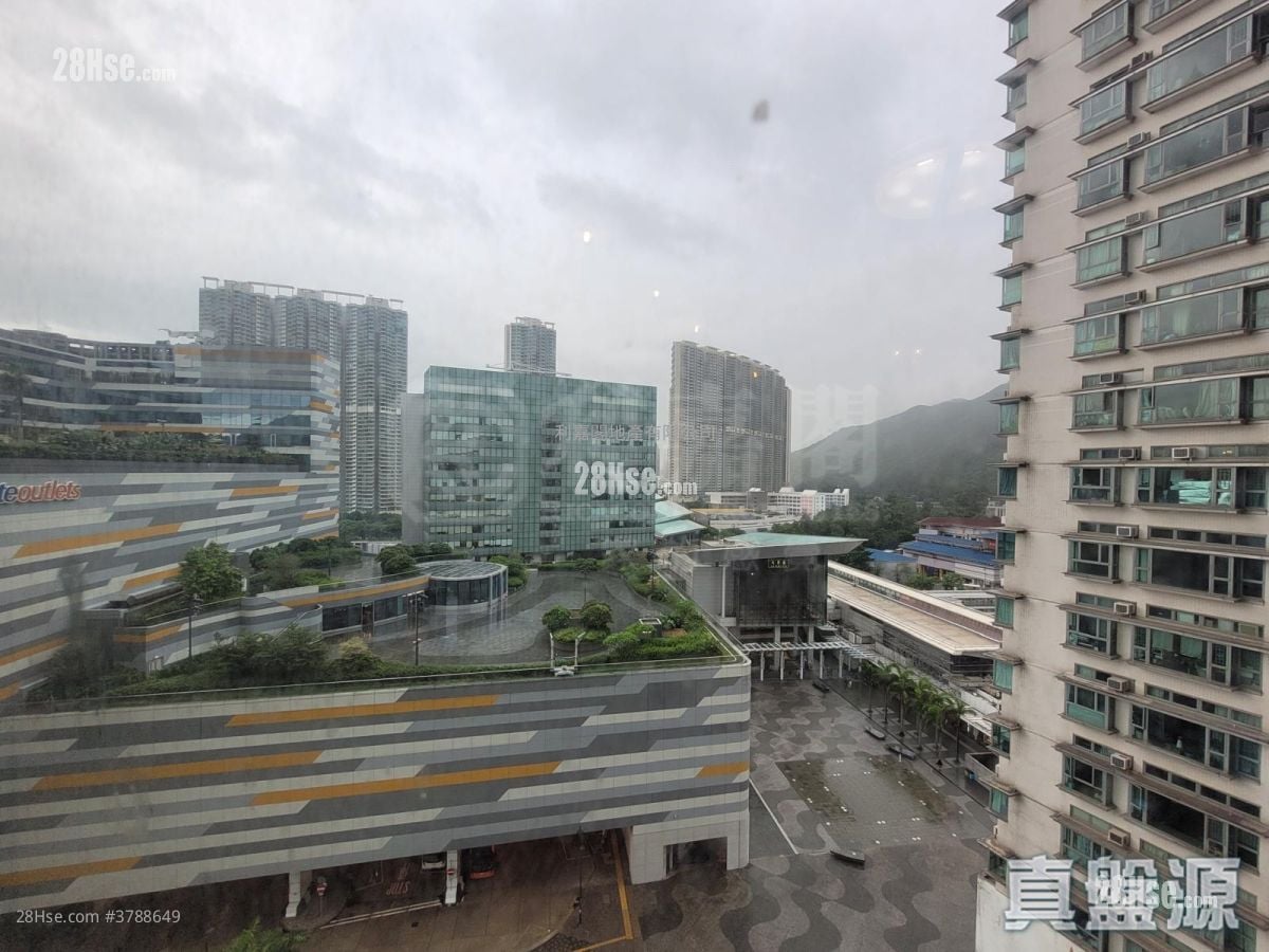 Tung Chung Crescent Sell 3 Bedrooms , 2 Bathrooms 772 ft²