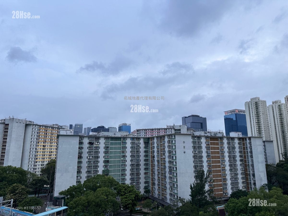 Uptown East Sell 2 Bedrooms 550 ft²