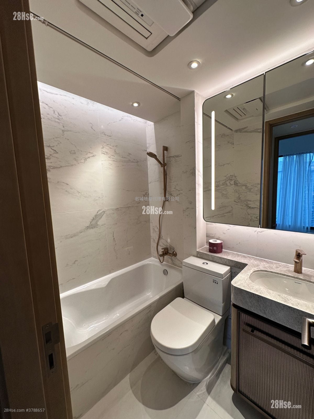 Uptown East Sell 2 Bedrooms 550 ft²