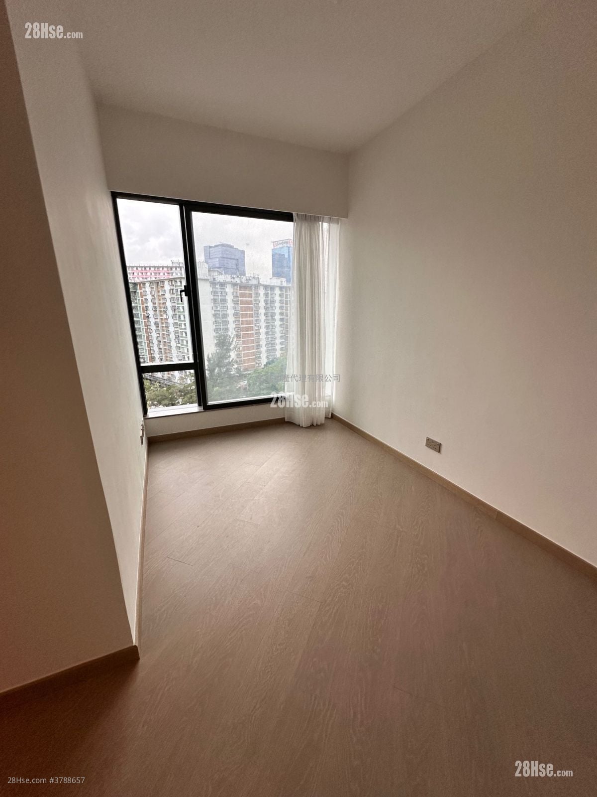 Uptown East Sell 2 Bedrooms 550 ft²