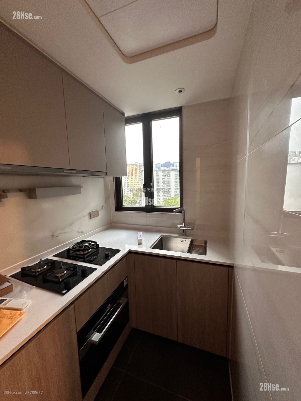 Uptown East Sell 2 Bedrooms 550 ft²