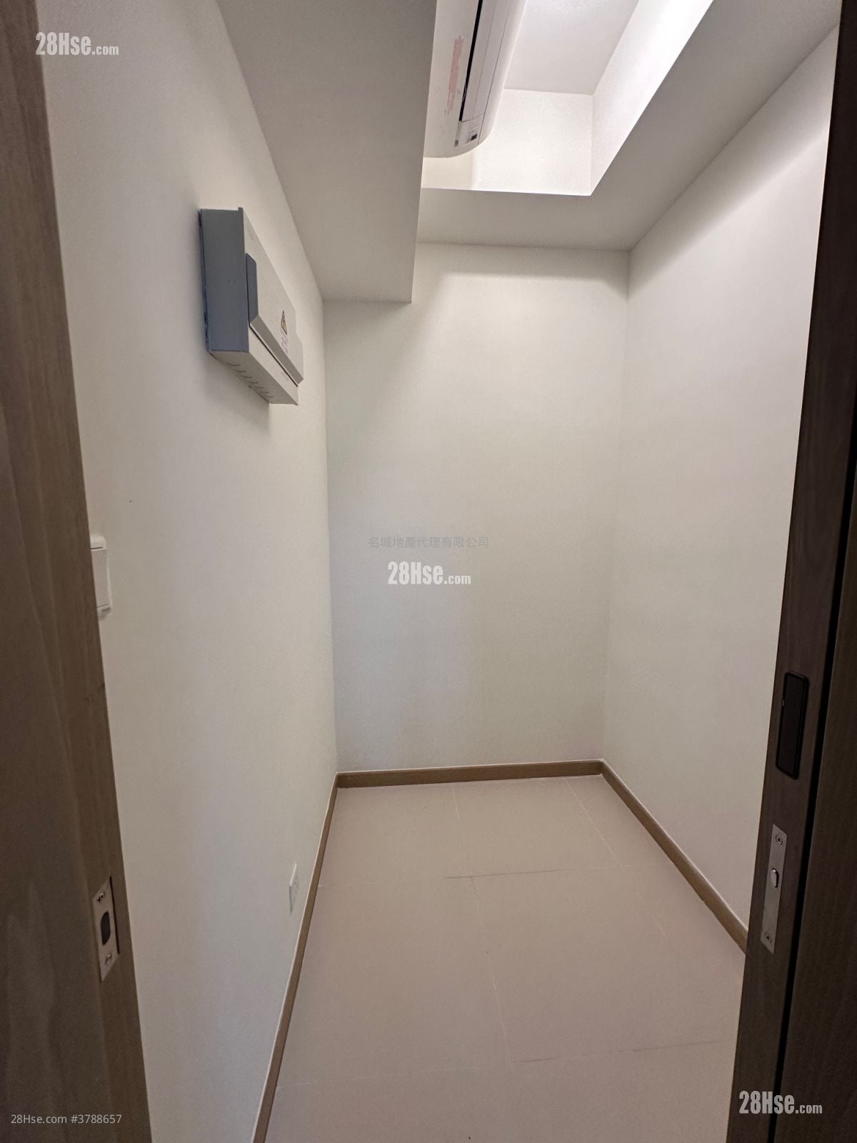 Uptown East Sell 2 Bedrooms 550 ft²