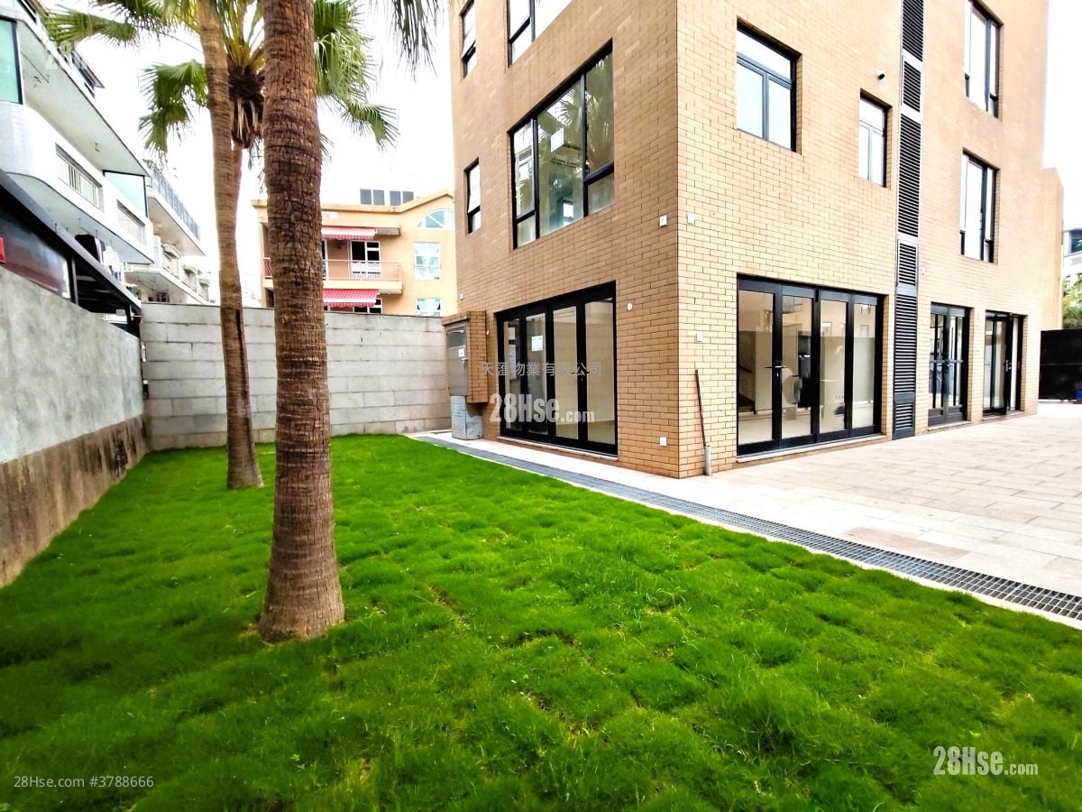 Village Sell 5+ Bedrooms , 5+ Bathrooms 2,100 ft²