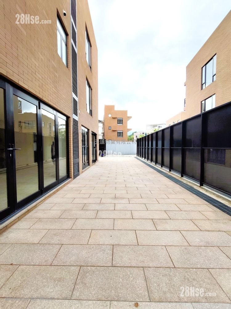 Village Sell 5+ Bedrooms , 5+ Bathrooms 2,100 ft²