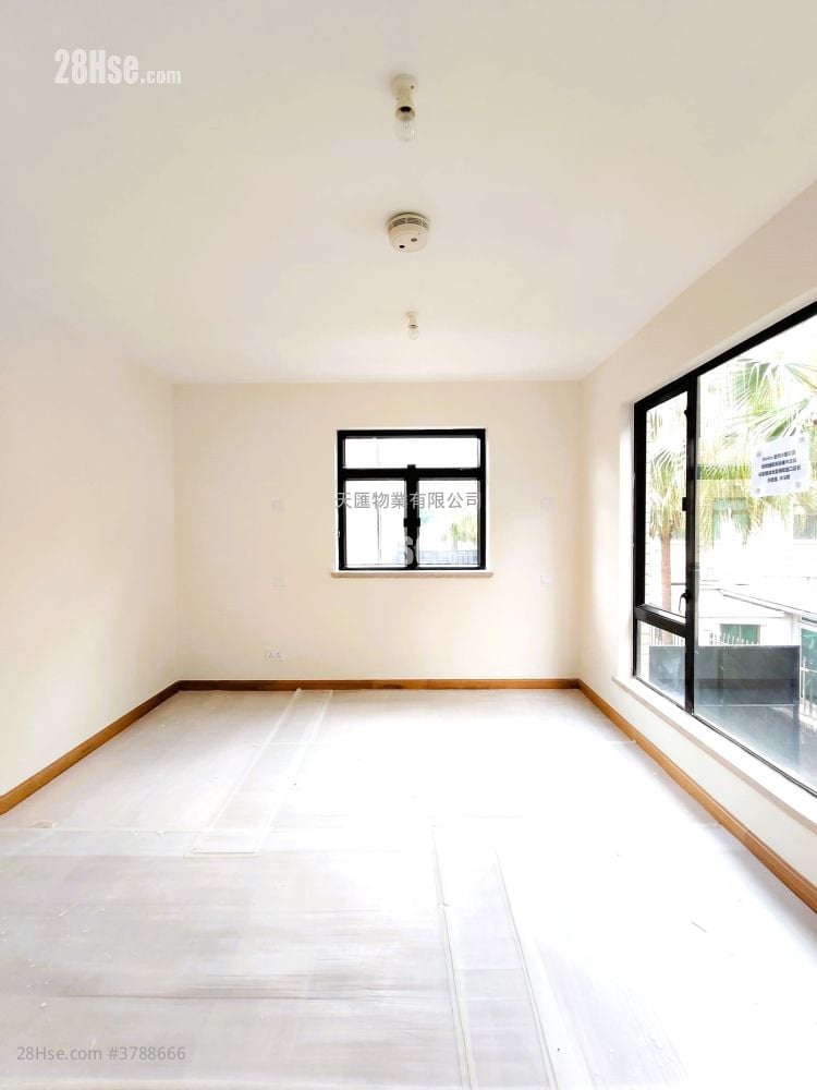 Village Sell 5+ Bedrooms , 5+ Bathrooms 2,100 ft²