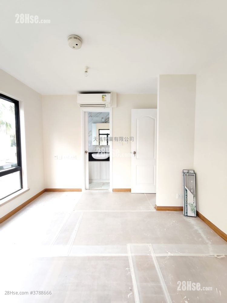 Village Sell 5+ Bedrooms , 5+ Bathrooms 2,100 ft²