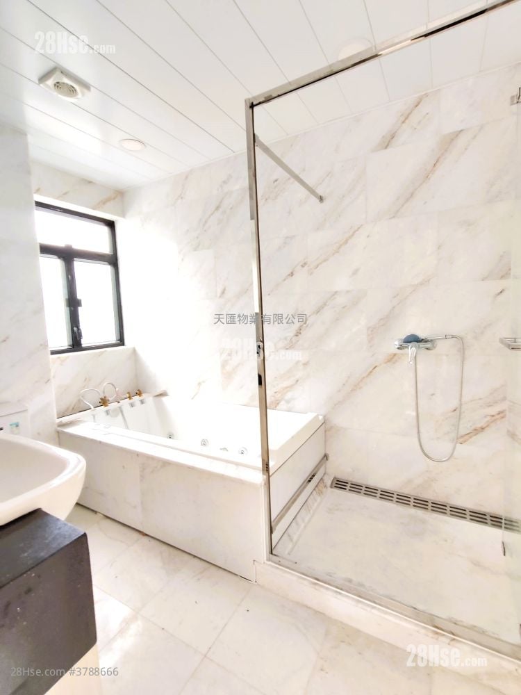 Village Sell 5+ Bedrooms , 5+ Bathrooms 2,100 ft²