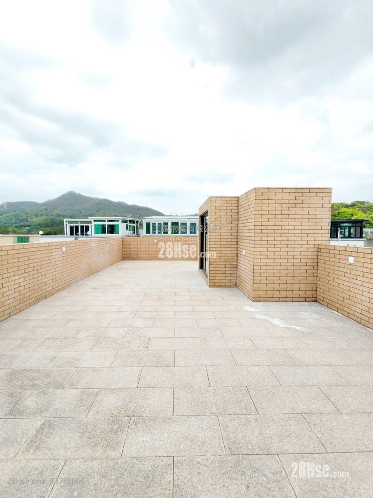 Village Sell 5+ Bedrooms , 5+ Bathrooms 2,100 ft²