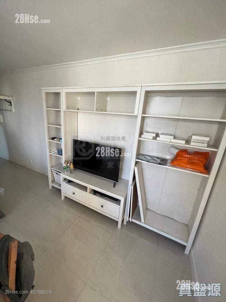 Siu On Court Sell 2 Bedrooms , 1 Bathroom 495 ft²