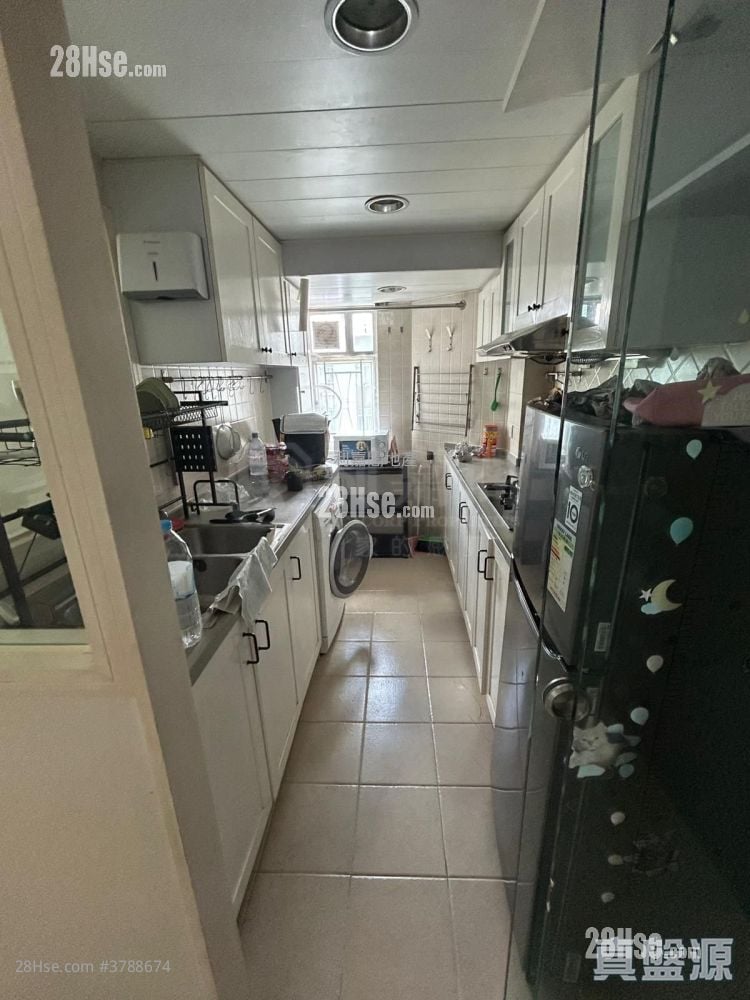 Siu On Court Sell 2 Bedrooms , 1 Bathroom 495 ft²