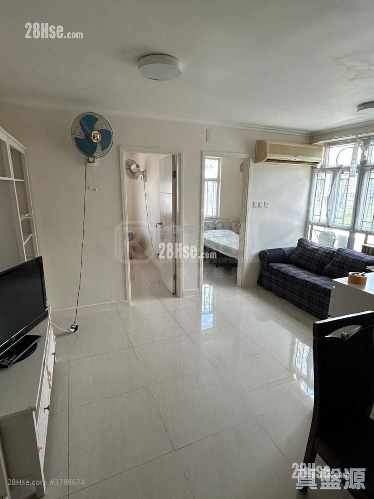 Siu On Court Sell 2 Bedrooms , 1 Bathroom 495 ft²