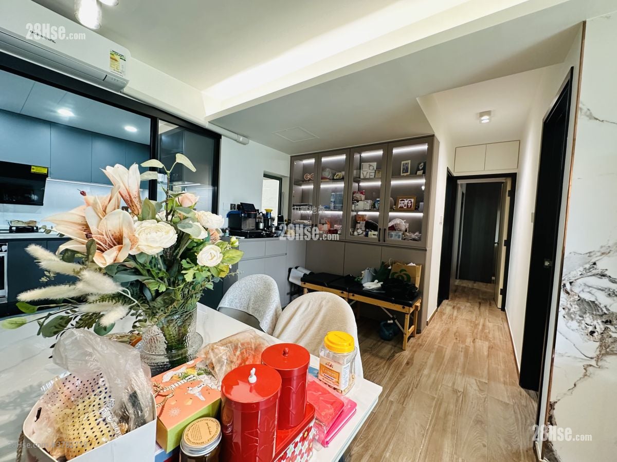 蔚蓝湾畔 售盘 2 房 , 2 浴室 745 平方尺