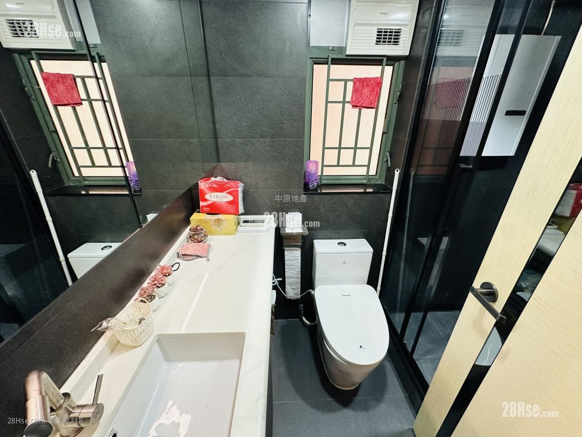 蔚蓝湾畔 售盘 2 房 , 2 浴室 745 平方尺