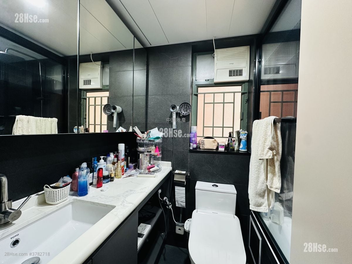 蔚蓝湾畔 售盘 2 房 , 2 浴室 745 平方尺