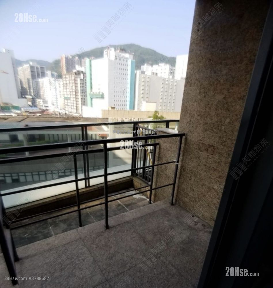 御龙山 售盘 3 房 , 2 浴室 696 平方尺