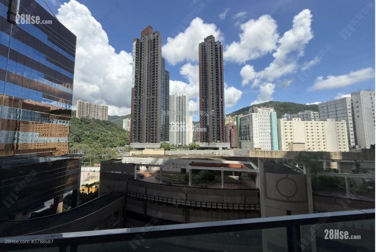 御龙山 售盘 3 房 , 2 浴室 696 平方尺