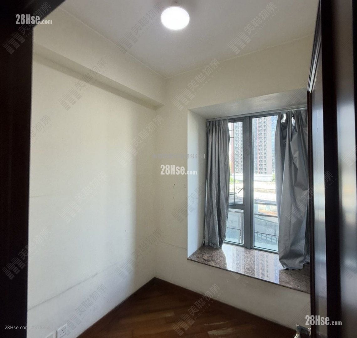 御龙山 售盘 3 房 , 2 浴室 696 平方尺