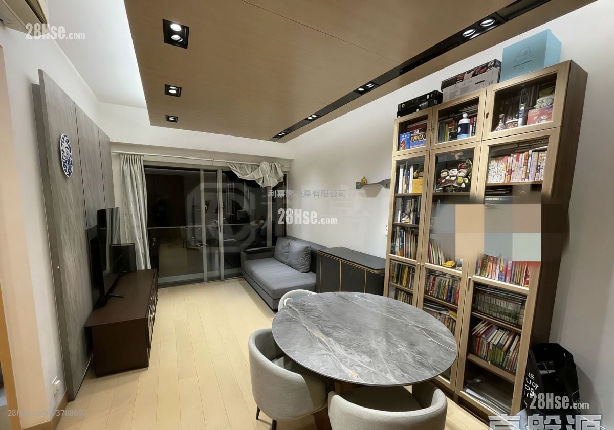 Kadoorie Hill Sell 2 Bedrooms 610 ft²