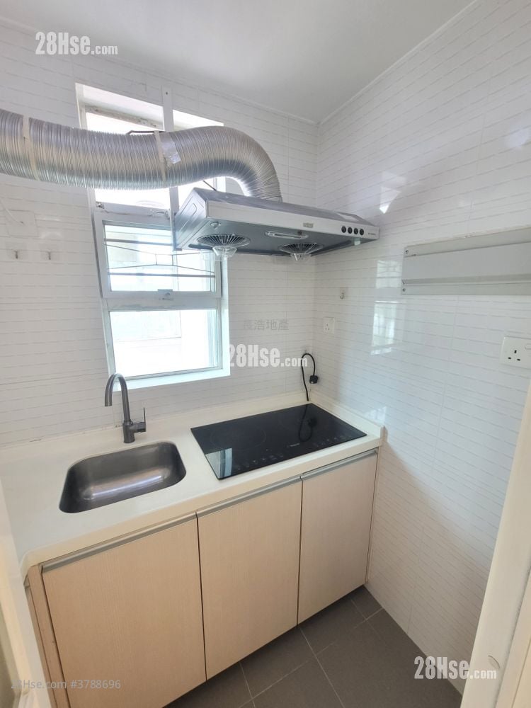 Village Sell 3 Bedrooms , 2 Bathrooms 1,480 ft²