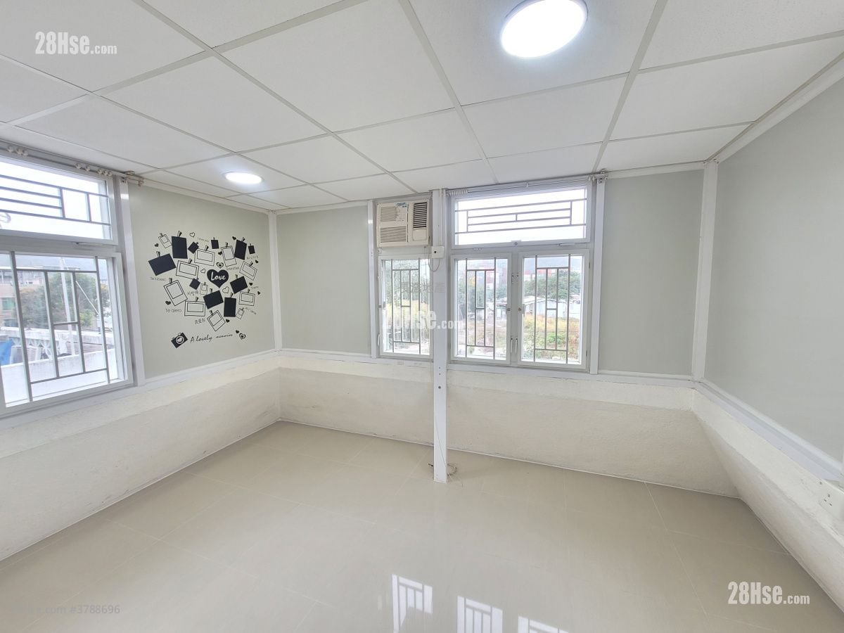 Village Sell 3 Bedrooms , 2 Bathrooms 1,480 ft²