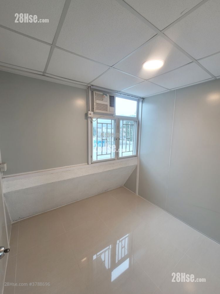 Village Sell 3 Bedrooms , 2 Bathrooms 1,480 ft²