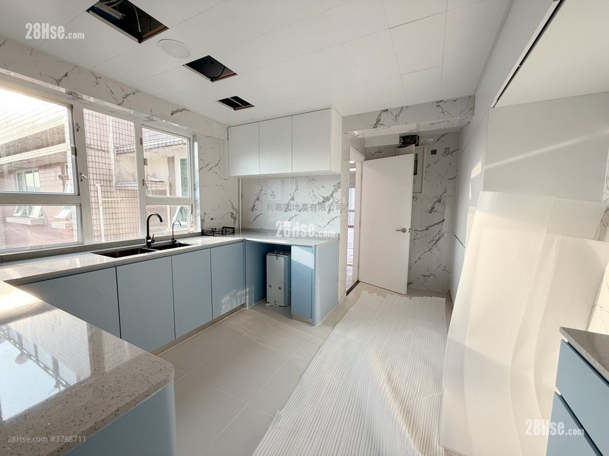 世界花园 售盘 4 房 , 1 浴室 1,800 平方尺