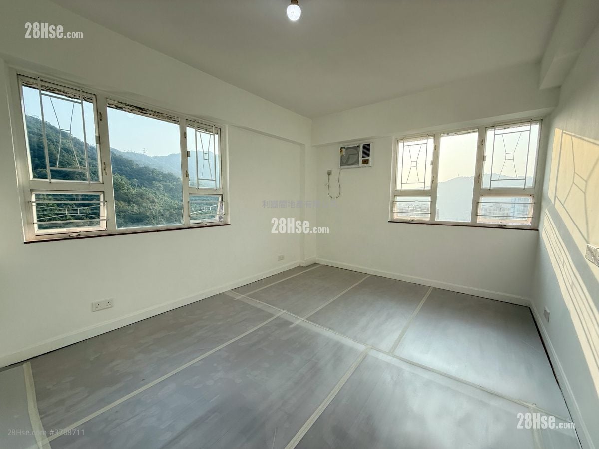 世界花园 售盘 4 房 , 1 浴室 1,800 平方尺