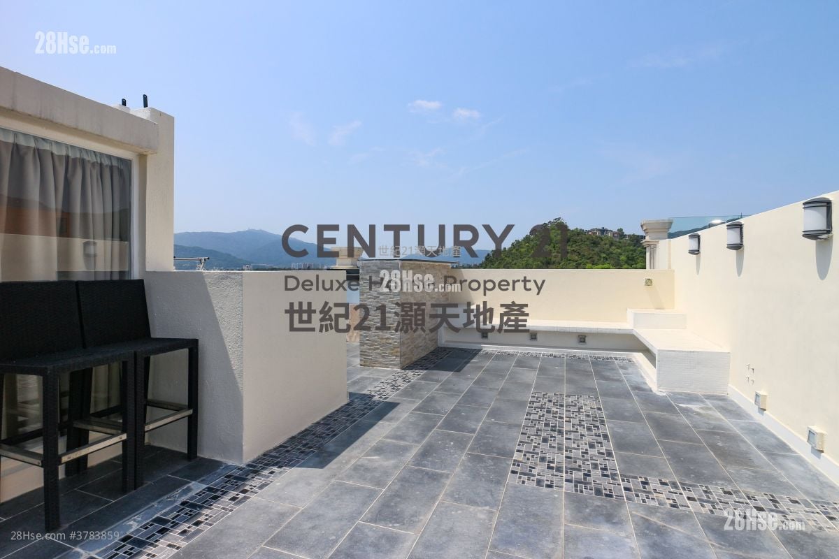 The Beverly Hills Rental 4 Bedrooms , 2 Bathrooms 1,606 ft²