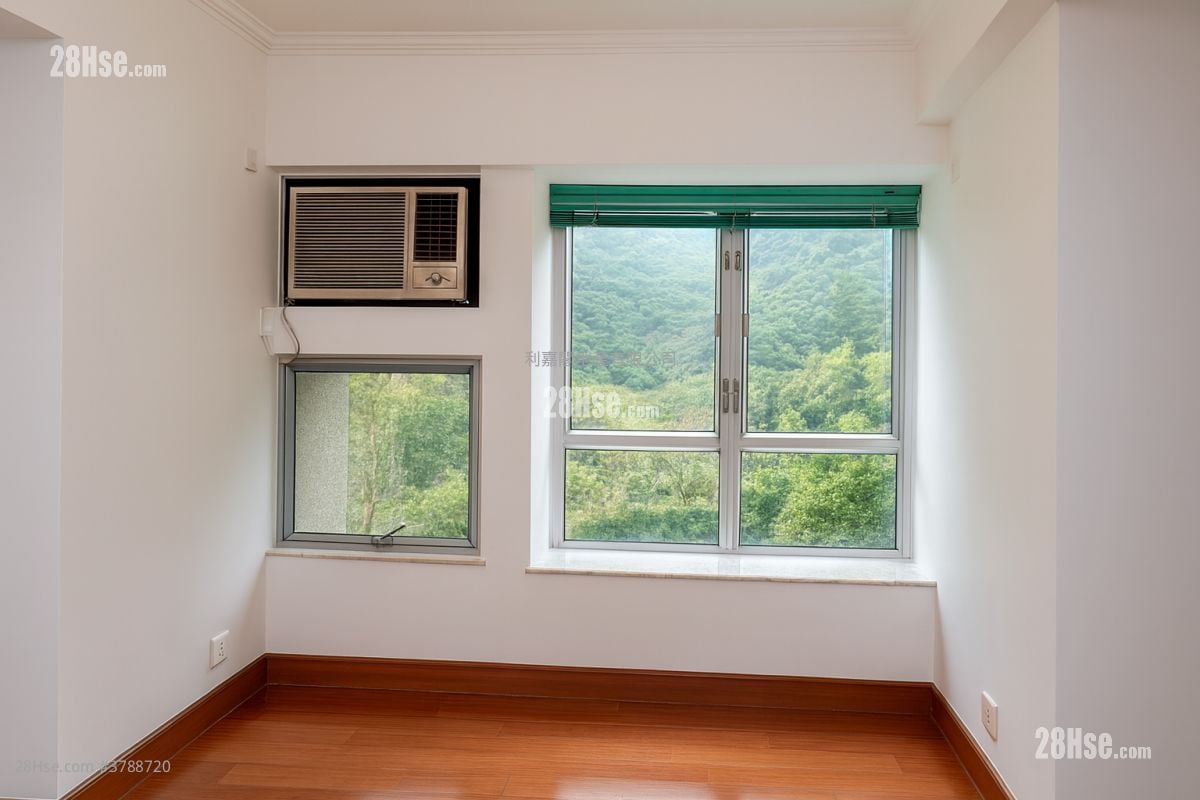 Mount Parker Lodge Sell 3 Bedrooms , 1 Bathroom 553 ft²